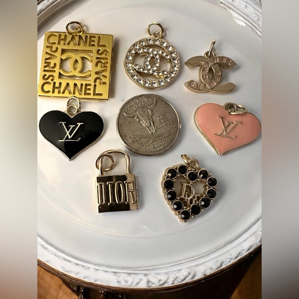 WINNERS CHOICE OF 1 Zipper Pull Pendants - Picture 14 of 16